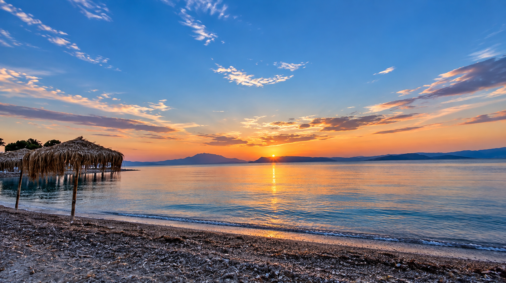 Η ακτή των Λιβανατών στο ηλιοβασίλεμα